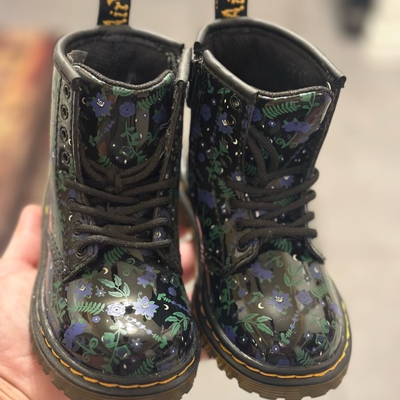 Toddler girl Dr. Martens!! BRAND NEW! - Picture 3 of 7